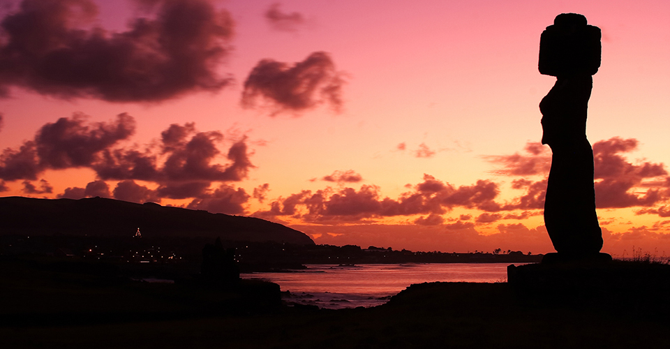 日没時のイースター島（イメージ）