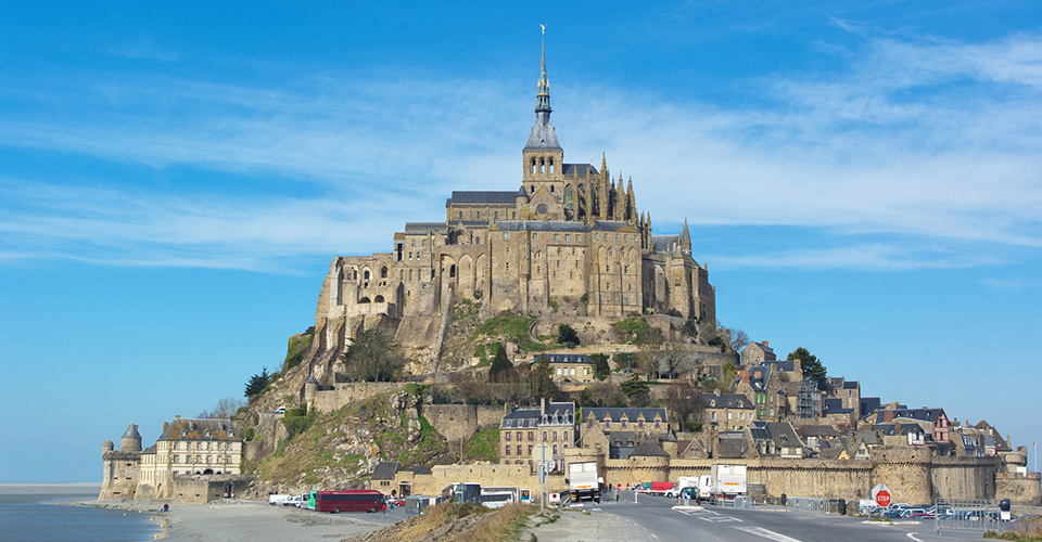 干潮のモンサンミッシェル全景（イメージ）