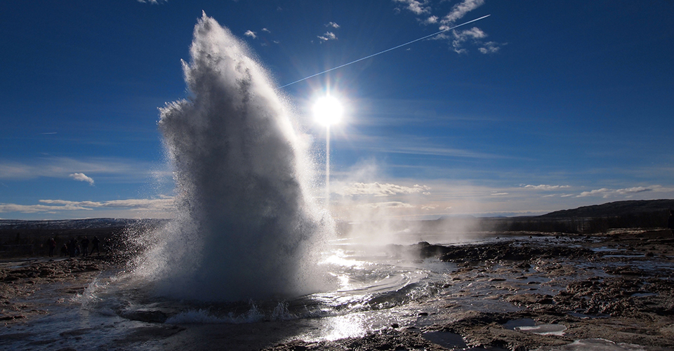 ストロックル間欠泉（イメージ）