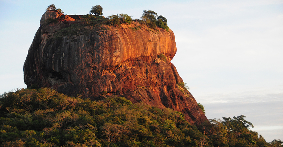 シギリヤロック（夕景・イメージ）