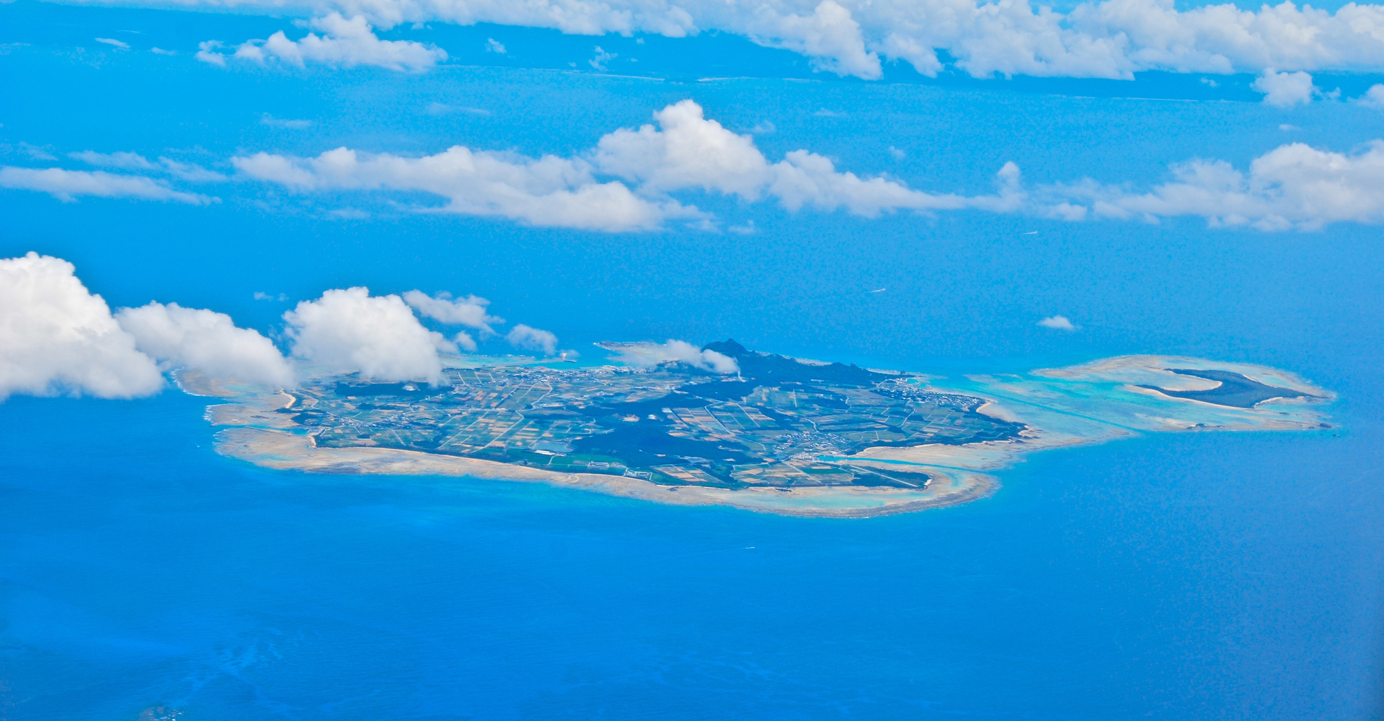 伊平屋島と伊是名島（空撮・イメージ)