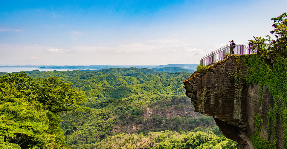 鋸山展望台から見た地獄のぞきの風景（イメージ）