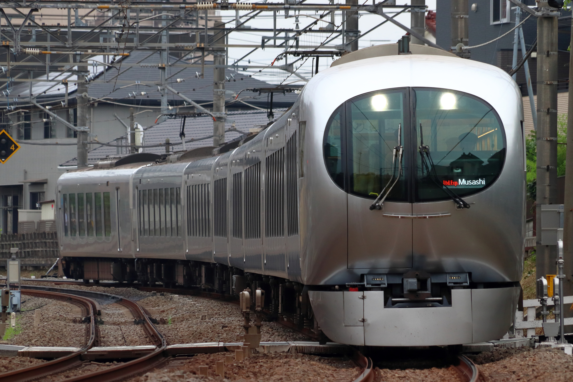 西武鉄道特急Laview（イメージ）