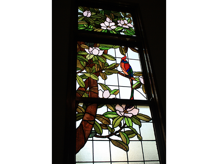 旧山崎家別邸 ステンドグラス　小川三知「泰山木とブルージュ」（イメージ）