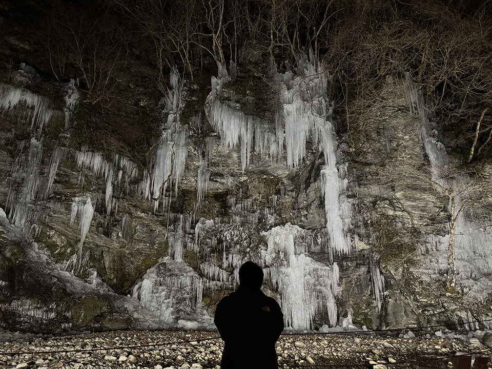 「三十槌の氷柱」人工氷柱（イメージ）