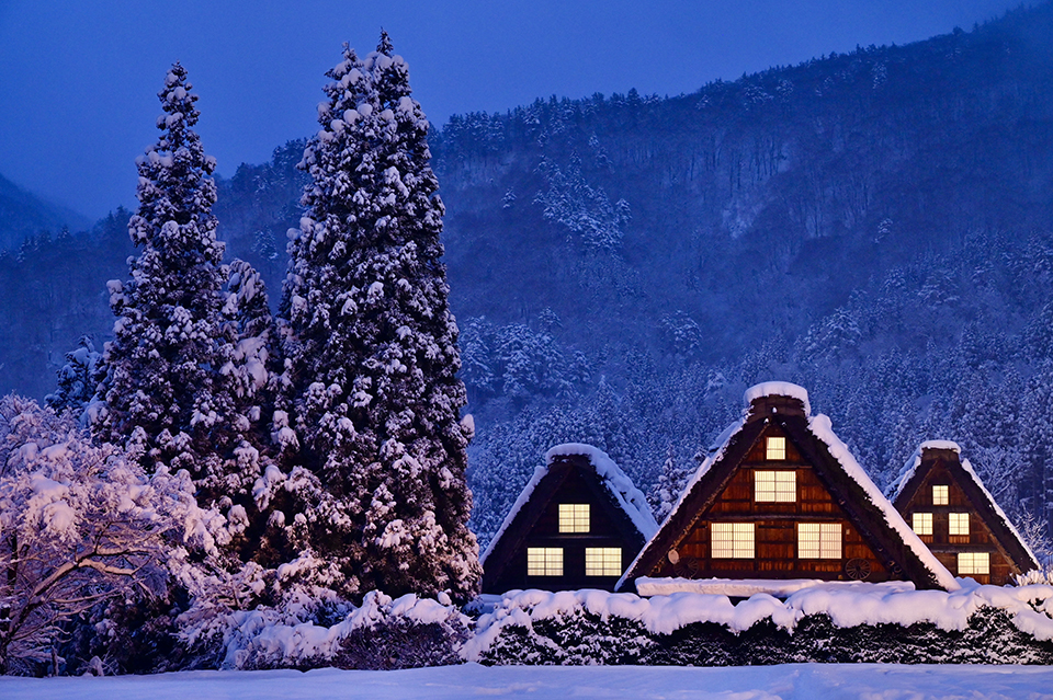 白川郷（イメージ）/「雪灯り」千葉県の石崎 敦子の作品