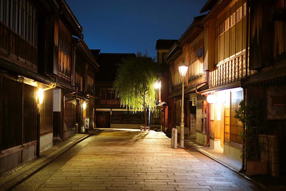 ひがし茶屋街（イメージ）/「日本の伝統遺産街」東京都のPN.旅する遅れてきた中年さんの作品