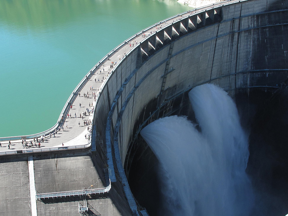 富山立山・黒部ダム（イメージ）/「迫力満点の黒部ダム」長野県のPN.伊那の勘太郎さんの作品
