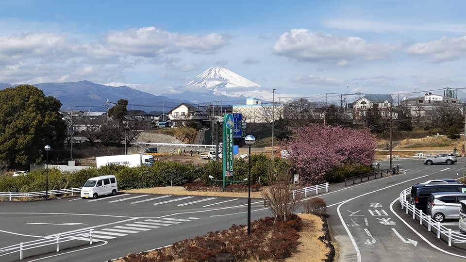 テラスから望む富士山（イメージ）