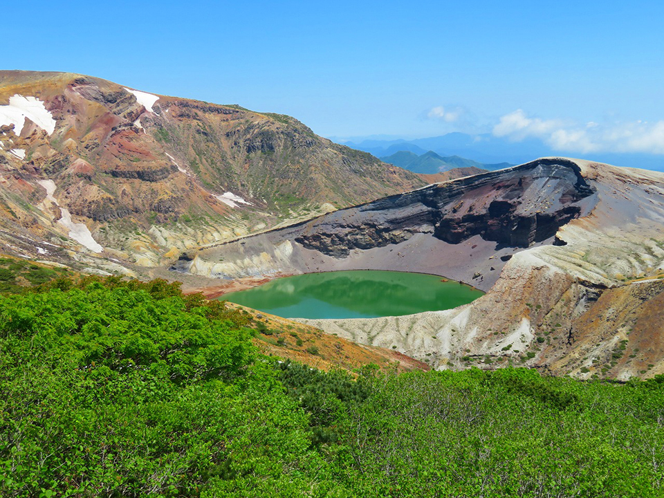夏の蔵王・御釜（イメージ）/「蔵王御釜（五色沼）」東京都の羽賀 道行さんの作品