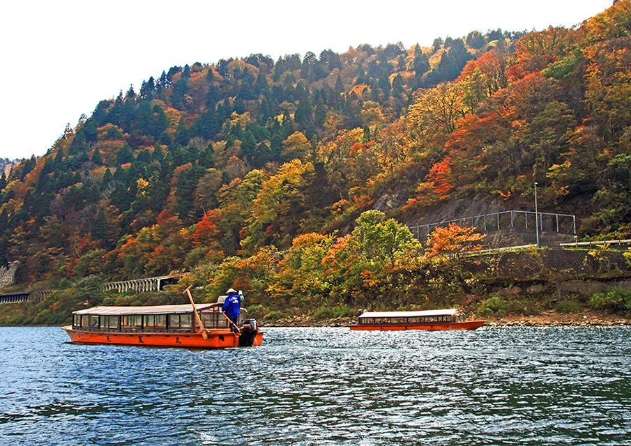 最上川（イメージ）/「紅葉の中最上川船下り」東京都の相馬 昭夫さんの作品