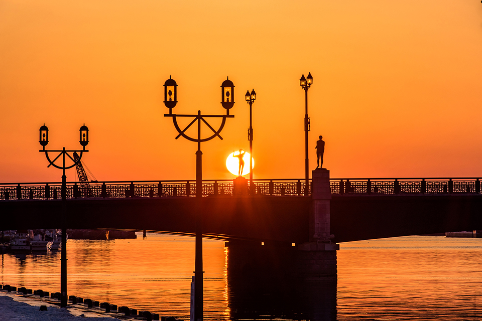 夕日と幣舞橋（イメージ）