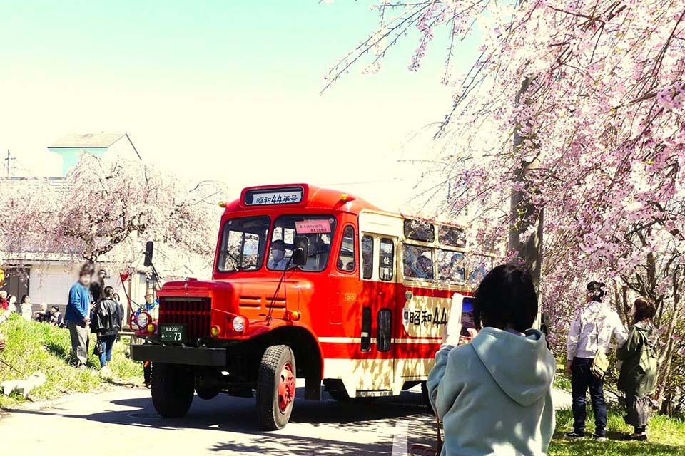 レトロな観光シャトルバス（イメージ）