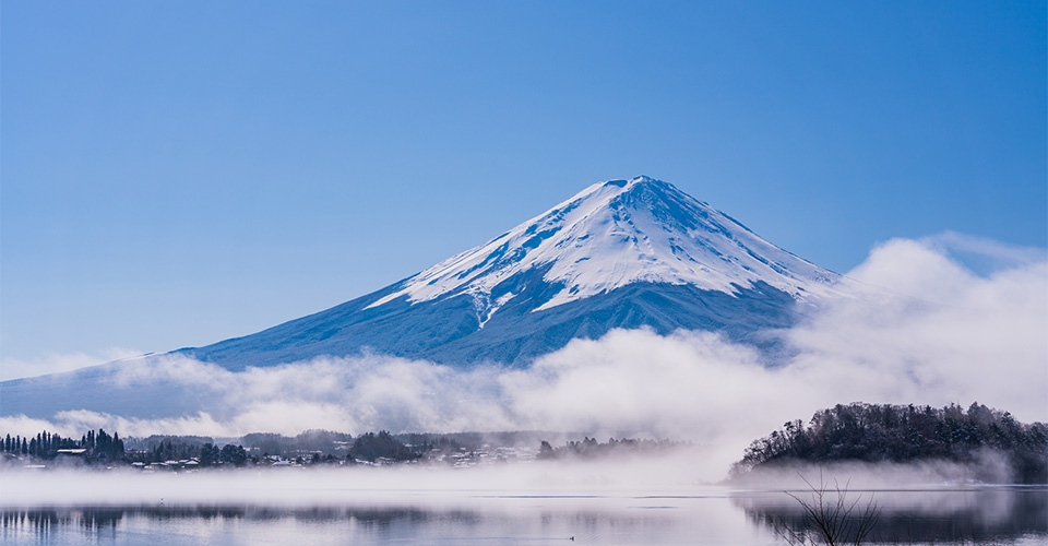 河口湖と富士山（イメージ）