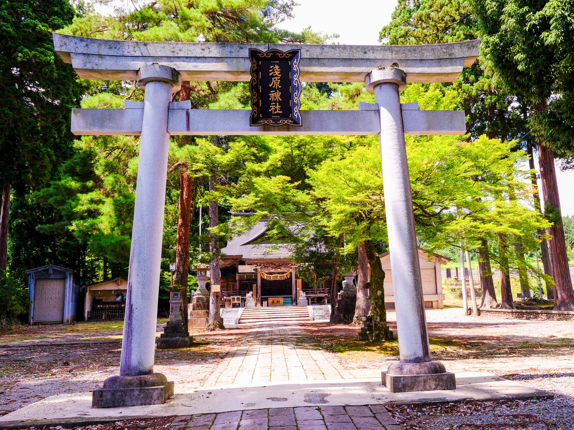古くから地元の人々の信仰をあつめる浅原神社（イメージ）