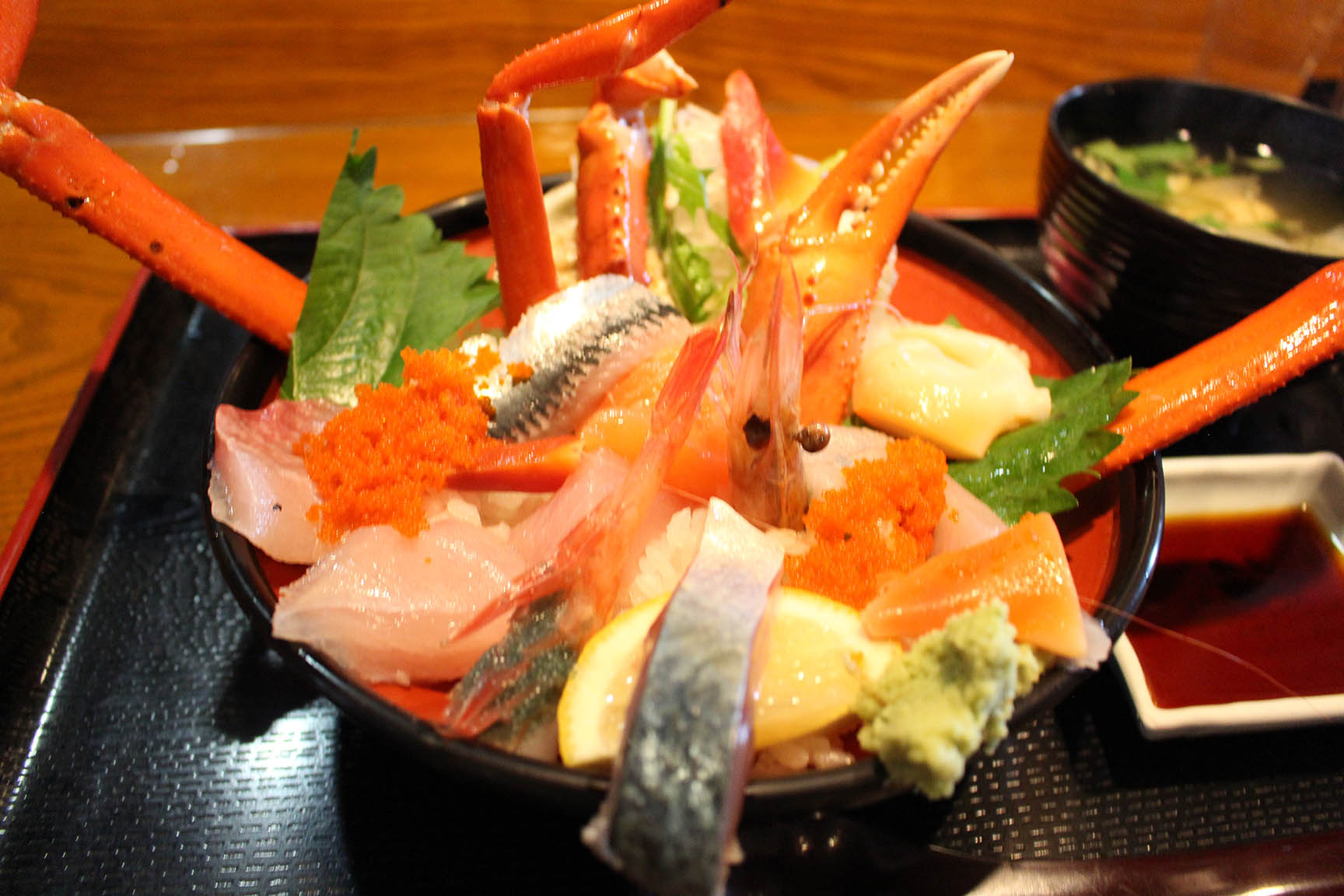 新鮮な海の幸満載の海鮮丼（イメージ）