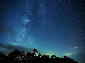 ロープウェイ夜間特別運行で満天の星の世界へ