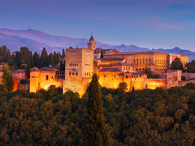 アルハンブラ宮殿 夜間貸切ツアー特集 旅行・ツアー