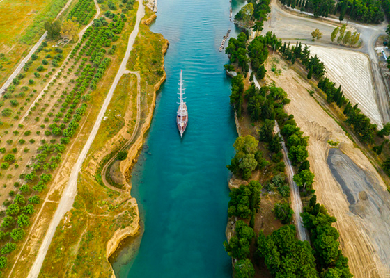 コリントス運河（イメージ）