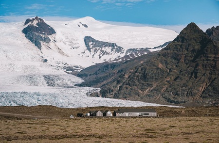 氷河に面するレストラン ©Icelandair Japan（イメージ）
