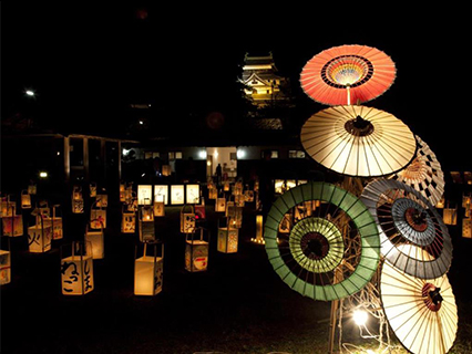 Matsue Suito-ro (Image) - Hundreds of lanterns handcrafted by local residents create a fantastical world around Matsue Castle