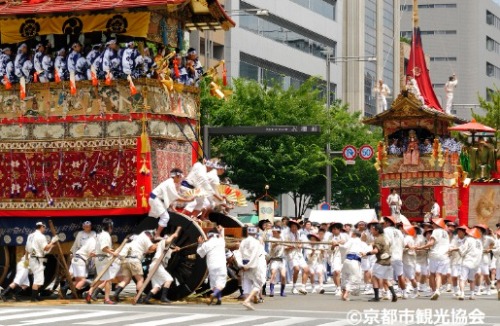 祇園祭・山鉾巡行 (イメージ)©京都市観光協会