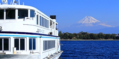 沼津港クルーズと富士山（イメージ）