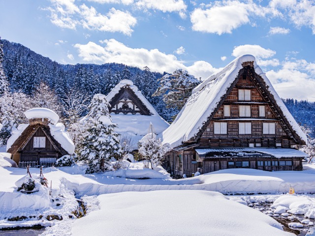 雪の白川郷（イメージ）※気象状況により雪景色をご覧いただけない場合がございます。