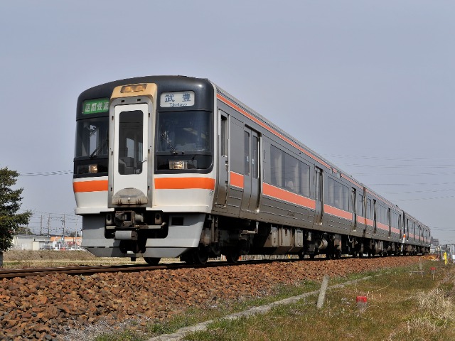 キハ75（2011年尾張森岡-緒川間走行時）（画像はイメージです。画像提供：東海旅客鉄道株式会社）