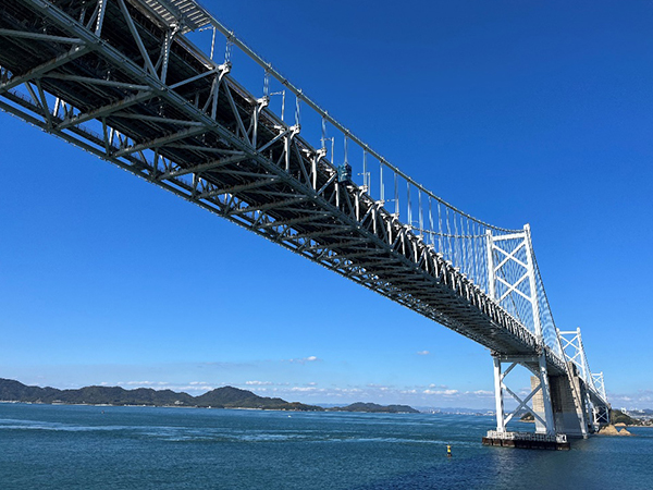 Akashi Kaikyo Bridge (photographed by our staff)