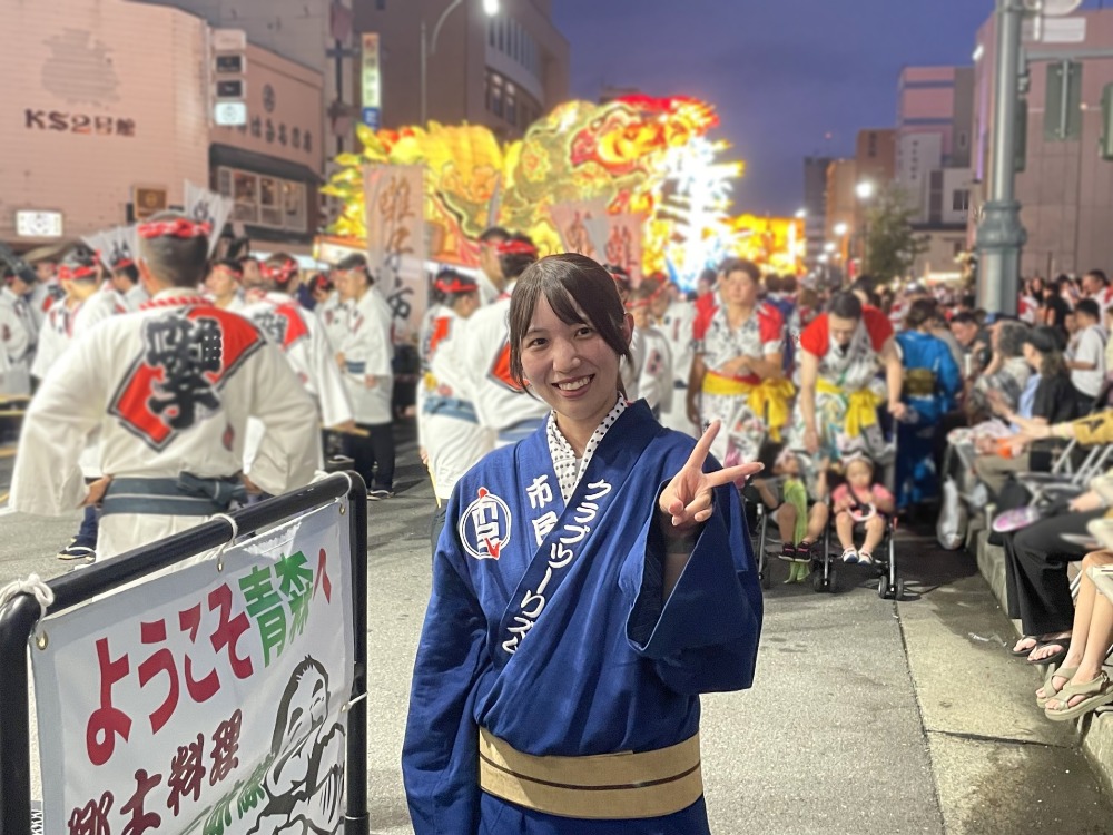 現地係員として青森ねぶた祭に参加した鍋山さん