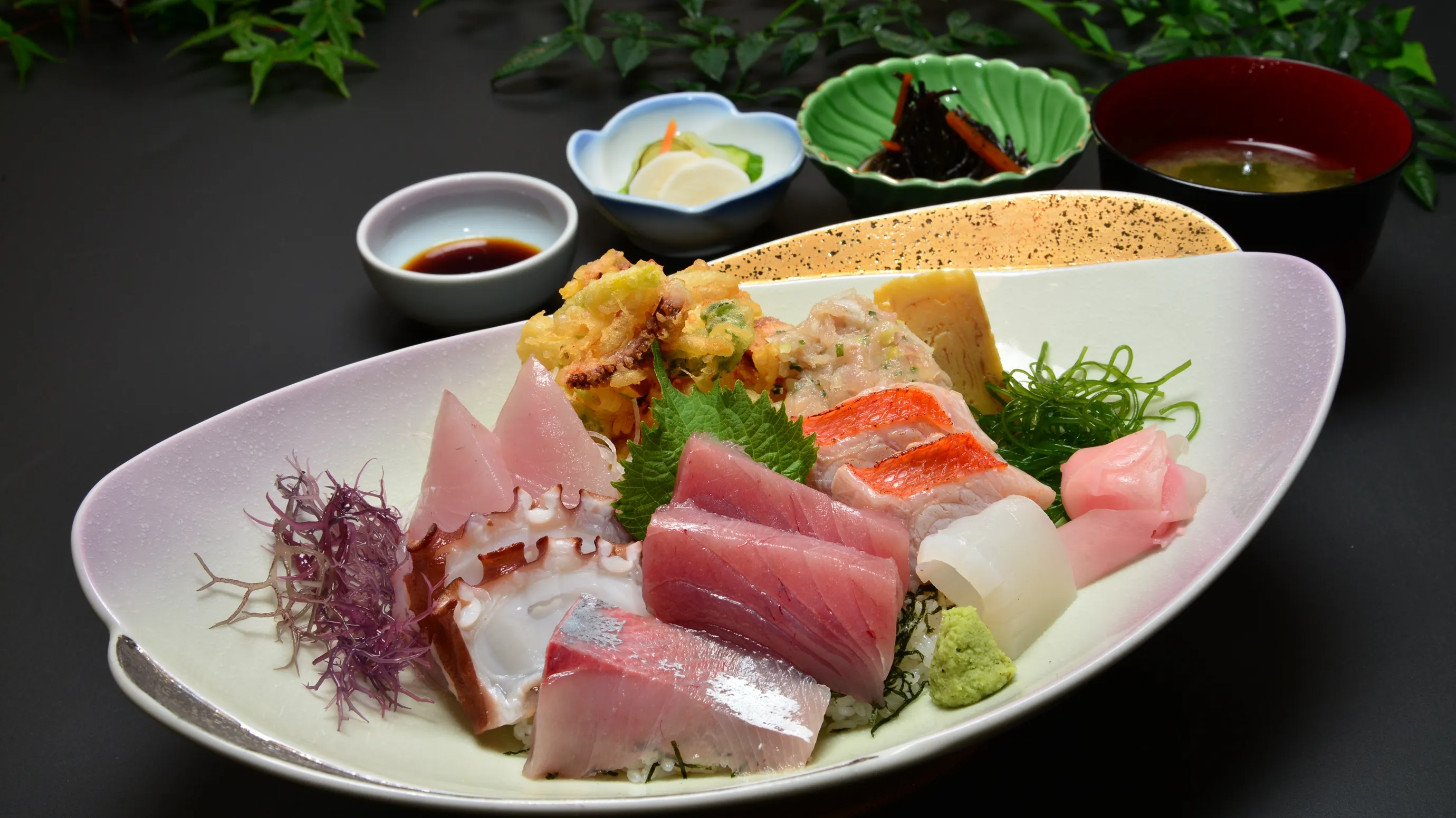 磯料理 うおまさ「地魚海鮮丼」
