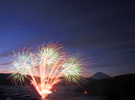 箱根トワイライト花火と夕景の富士山 撮影者：高梨五十六