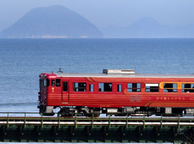 車窓から海景色もお楽しみいただけます（イメージ）