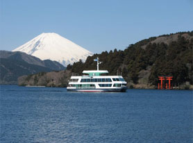 芦ノ湖遊覧船より花火を観賞（写真は日中の船のイメージ）