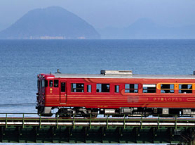 車窓から海景色もお楽しみいただけます（イメージ）